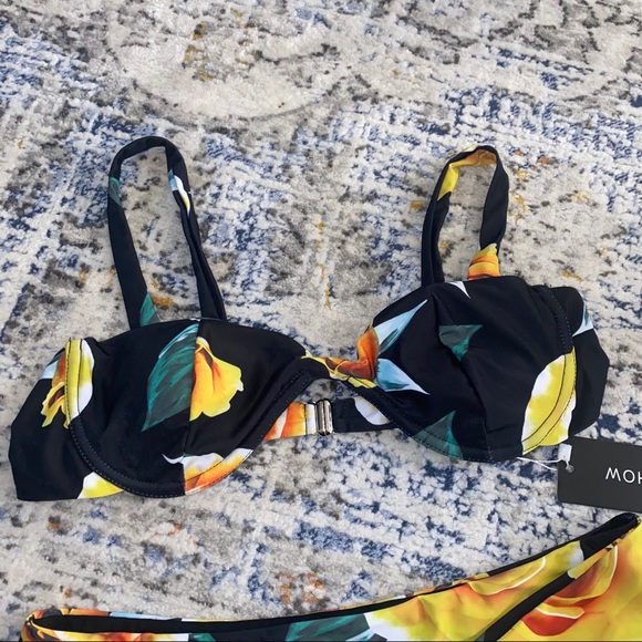 Flower bikini - Picture 2 of 6